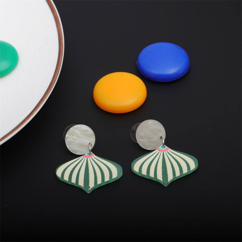 Europa y América transfronteriza verano tridimensional Shell Stud pendientes mujer acrílico pendientes Mujer