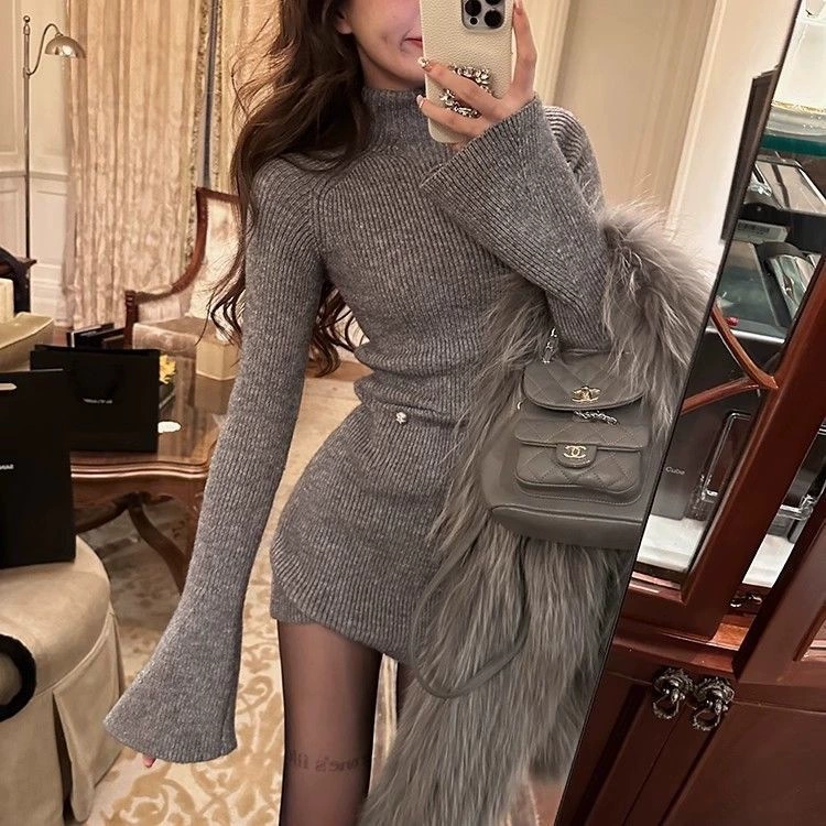 Трикотажное платье с высоким воротником для женщин, новый стиль осени и зимы 2024 года, миниатюрный внутренний слой, облегающая юбка.