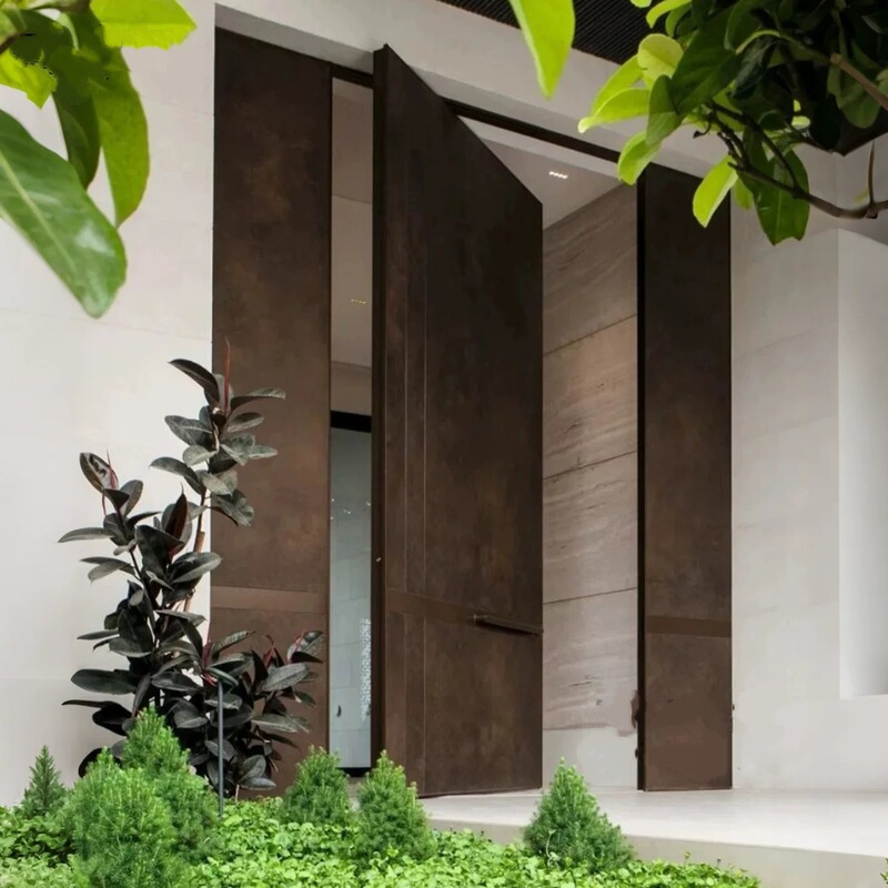 Custom-made finely carved cast aluminum courtyard door for self-built homes, pivot door, villa entrance door, double-leaf entrance door