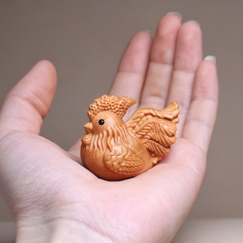 崖柏の木彫りは工芸品を飾っています。|undefined