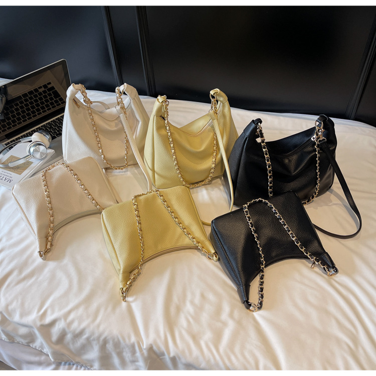 A niche, high-quality, large-capacity chain tote bag for women in the summer of 2025, a versatile and casual crossbody bag for students to commute to school undefined