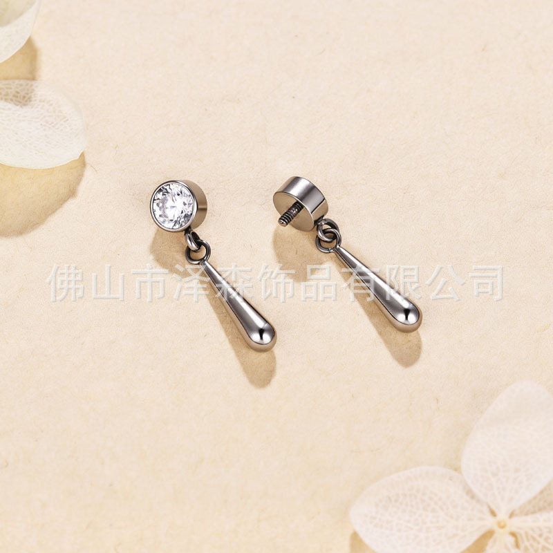 Silver pointed spike labret stud material detail