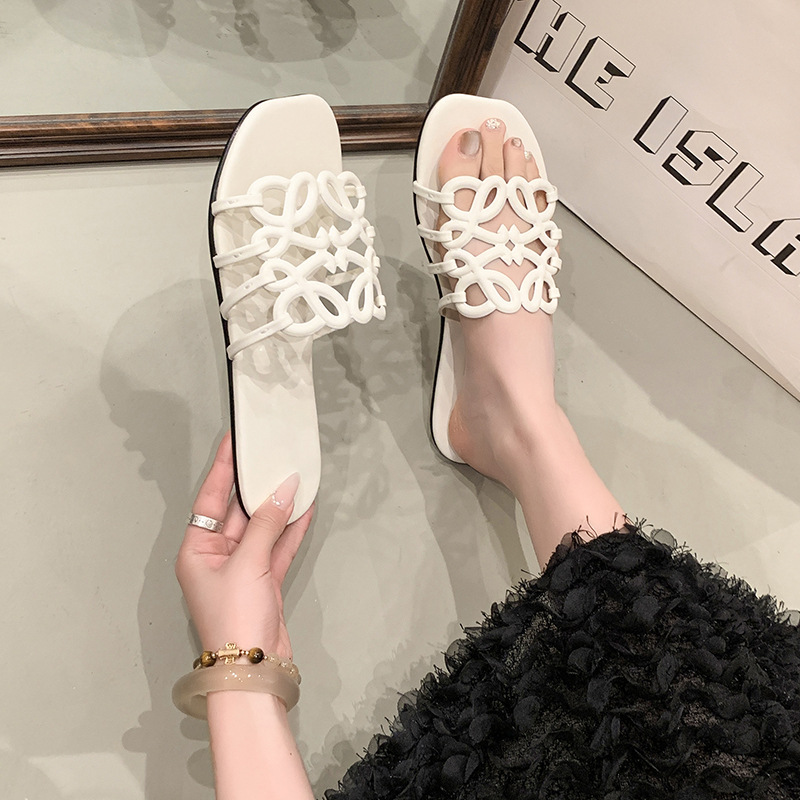 2025 nuevas zapatillas de playa casuales transfronterizas Nigeria Sudeste de Asia 3D calado fondo plano de una sola palabra zapatillas de mujer