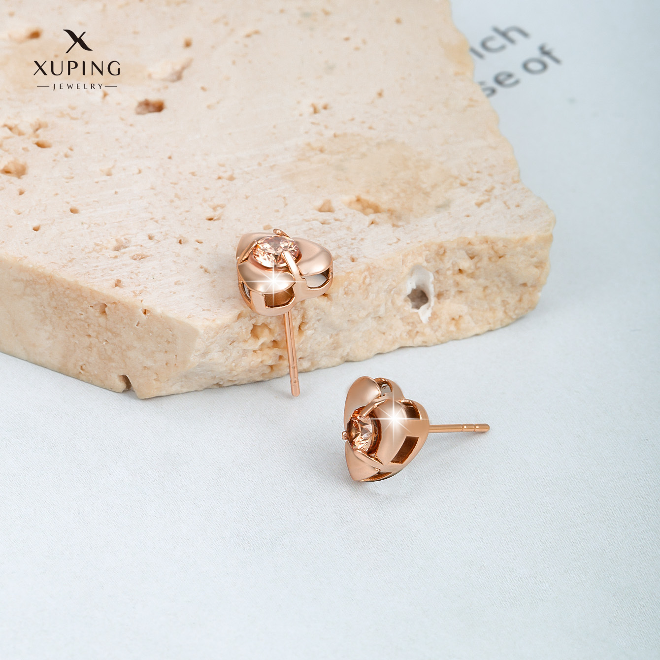 Joyería Xupin colorido tesoro serie de aleación con incrustaciones de circonio encantadores pendientes de las mujeres simples nichos pendientes en forma de corazón al por mayor