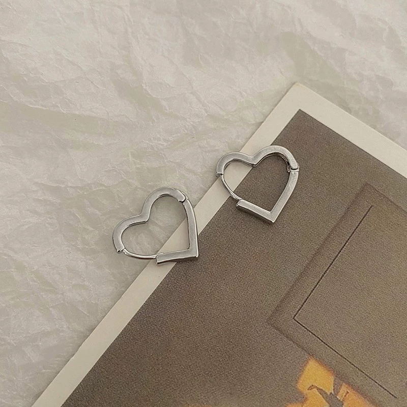 Высококачественный темперамент прекрасная Пряжка для ушей Женские Простые 2024 новые модные серьги специального дизайна Горячие украшения для ушей