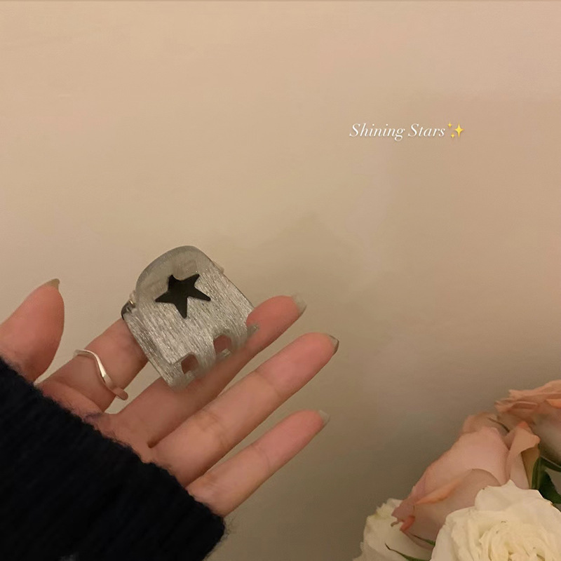 SKU-01-Y2K雕刻五角星 高马尾抓夹.jpg