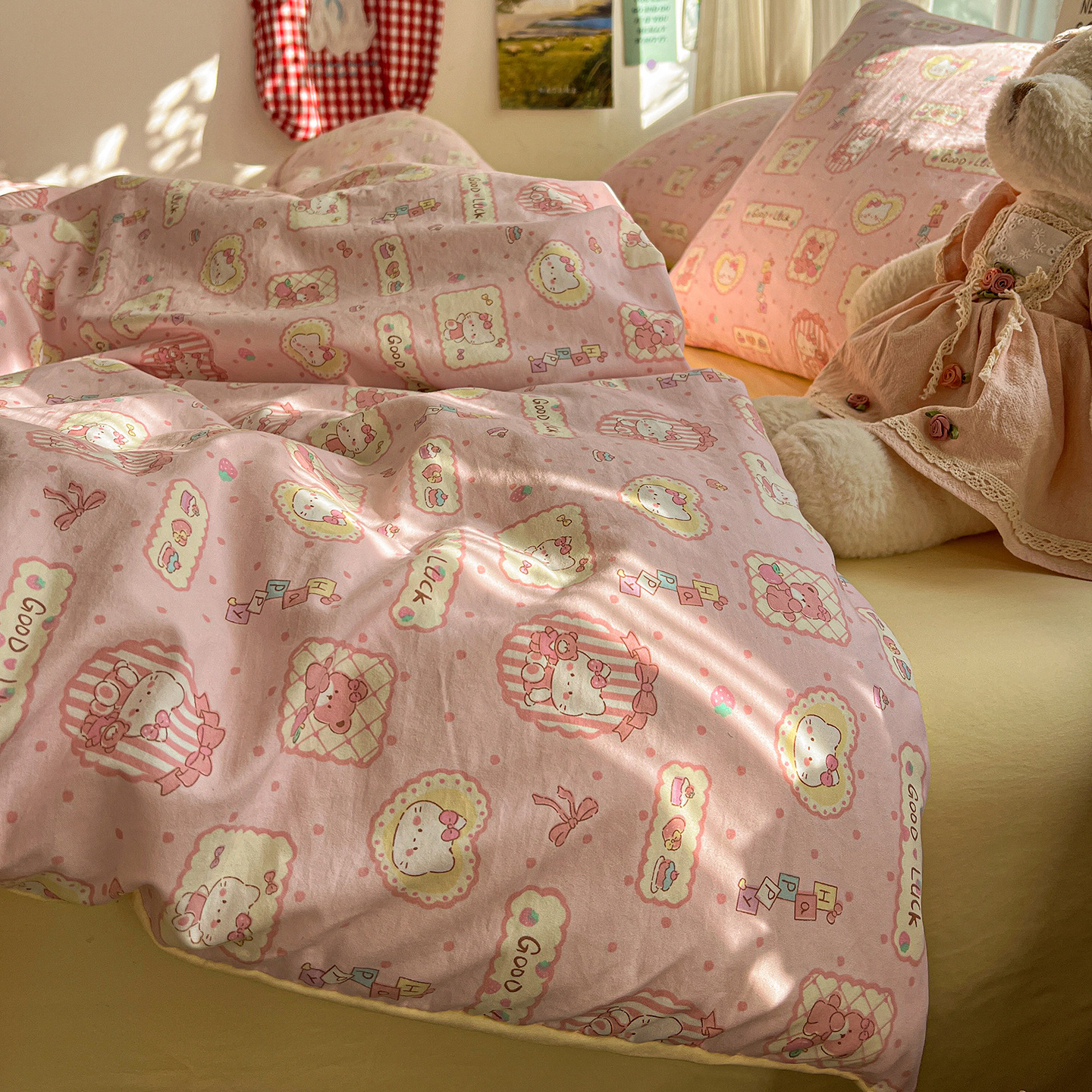 Una clase de cama ultra suave cuatro piezas de grado madre-infantil puede dormir desnudo sábanas cubierta de cama dormitorio de estudiantes tres piezas