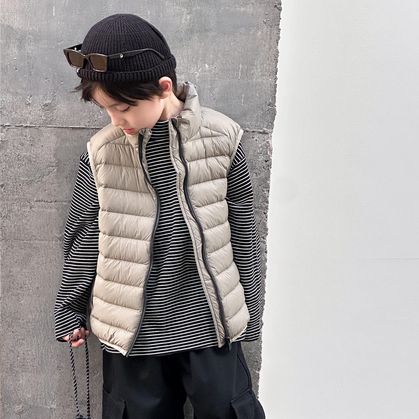 McCarthy ropa infantil para niños chaleco de pluma 2025 nuevo invierno para niños de tamaño mediano 90 clip de caballo casuales de caballo blanco