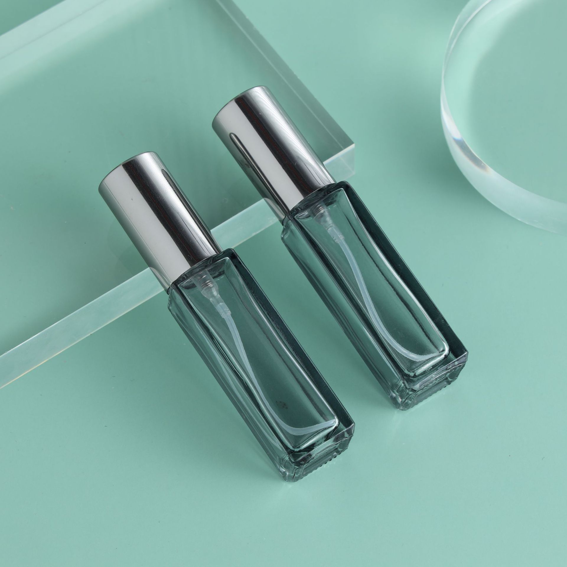Muestra de perfume sub-botella de alta gama botella de aerosol portátil 10ml de vidrio avanzado sub-contenedor 5ml mini botella vacía