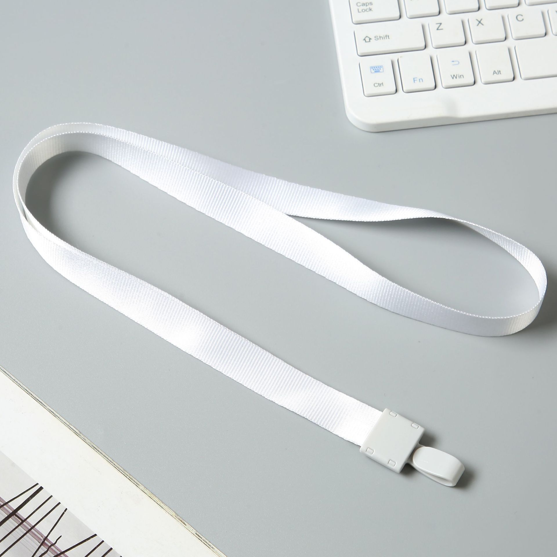 Juego de tarjetas de identificación cordón procesamiento al por mayor impresión l cuerda de tarjeta de estudiante exhibición gancho de plástico de oficina del campus cordón de protección ambiental