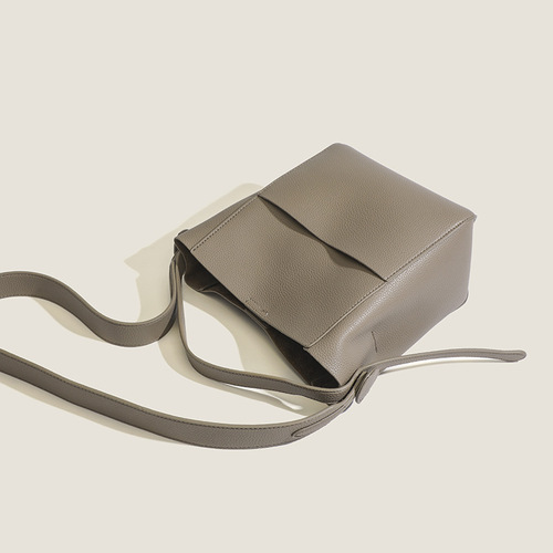 Women's 2024 Spring New Bag Texture Crossbody Bag Water Bucket Bag Large Capacity Hand Hold Single Shoulder Bag
