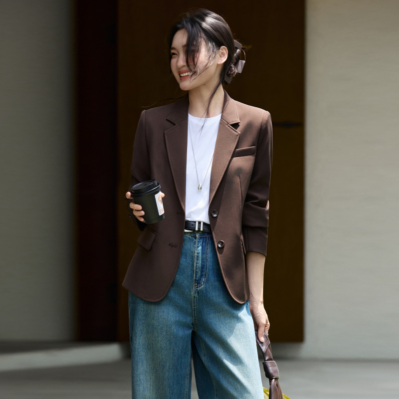 Brown casual blazer for women, 2026 new autumn collection, featuring a sophisticated design and a slim fit, suitable for petite figures