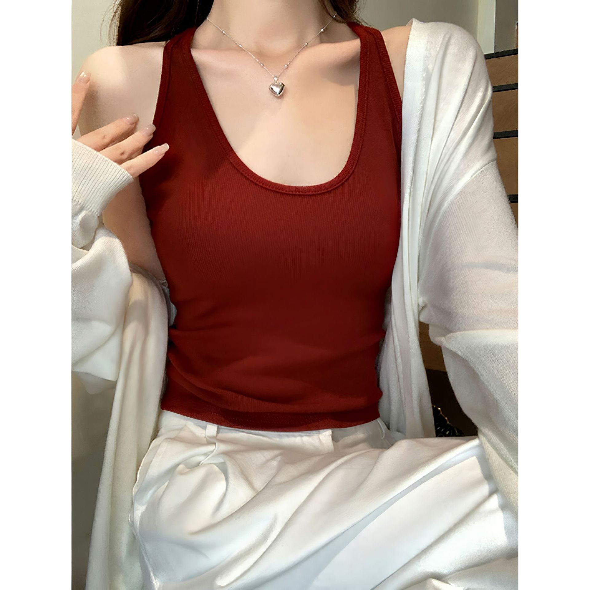 Verano nuevo colgante chaleco con cojín de pecho integrado delgado universal delgado cuello U hermosa camisa de espalda mujer