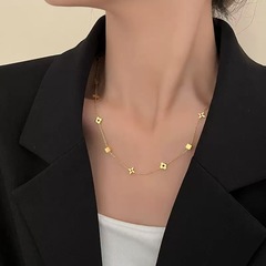 軽い高級感と気質のレディースネックレス【スクエアフラワー】ニッチシンプル鎖骨チェーン2025新作ホットスタイル