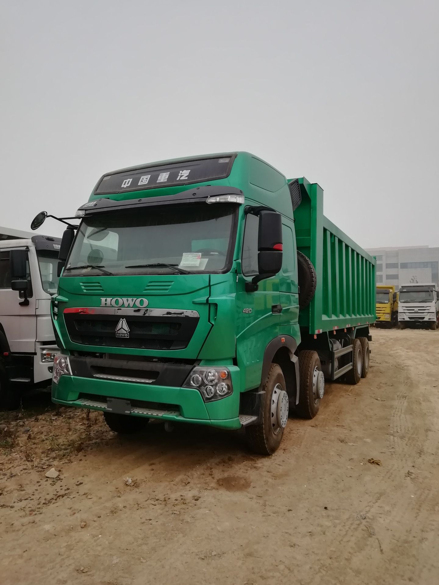 8x4中国重汽howo豪沃A7自卸车新车出口电话18953179828
