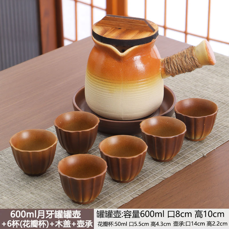 Tetera en una estufa, tarros de té con leche a la parrilla, ollas especiales, utensilios de cerámica de cocción en seco para el hogar, juego completo de juegos de té