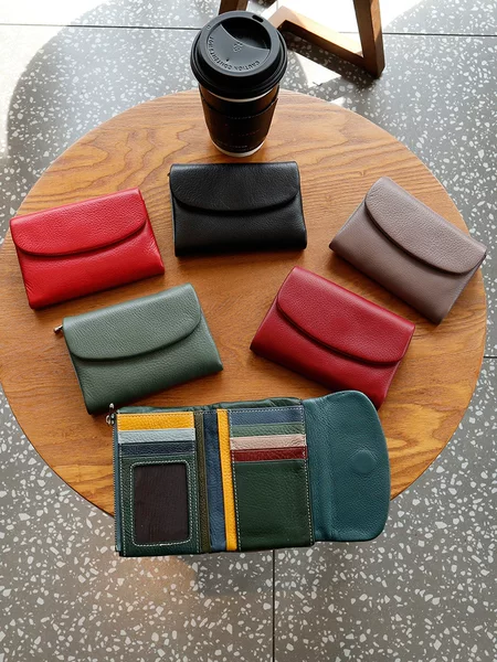 Factory direct leather women's short wallet card bag multi-card position contrast stitching personalized wallet foreign trade wholesale