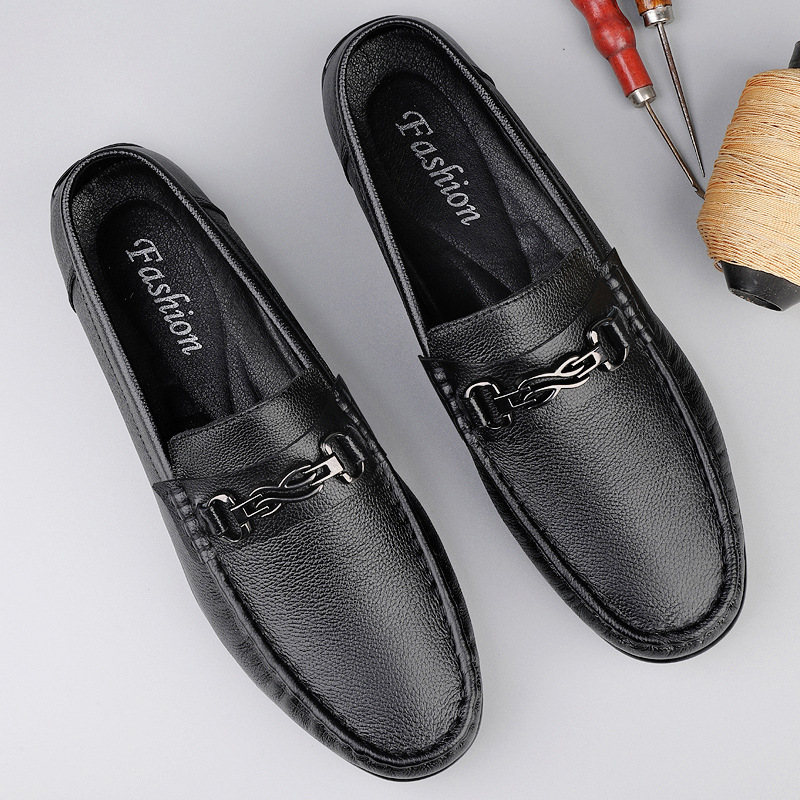 Zapatos de cuero para hombres 2025 nuevos zapatos de negocios británicos transpirables con suela suave zapatos casuales perezosos con un pie de pedal