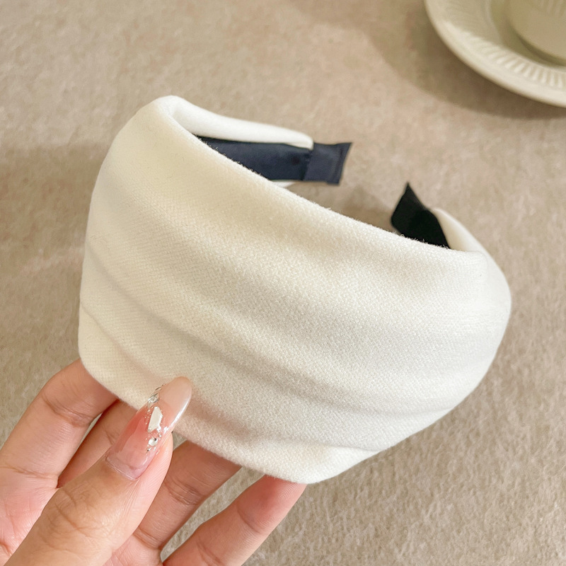 Otoño y invierno cráneo alto amplio borde banda de cabello de estilo femenino de alto nivel de estilo extranjero banda de cabello de moda para salir temperamento universal toque de cabello