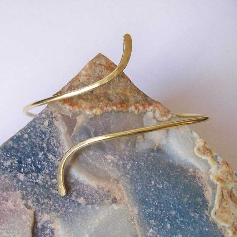 European and American Creative Simple Hollow Curved Upper Arm Cuff Bracelet Alloy Electroplated Personalized Fashion Hip-Hop Armband