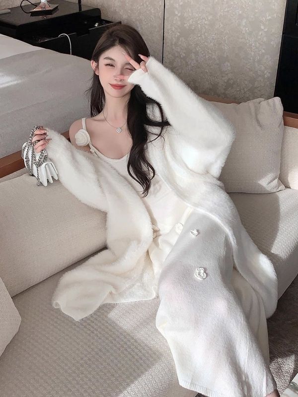 秋冬穿搭温柔风高级白色名媛吊带连衣裙长款显瘦毛衣裙套装两件套|undefined