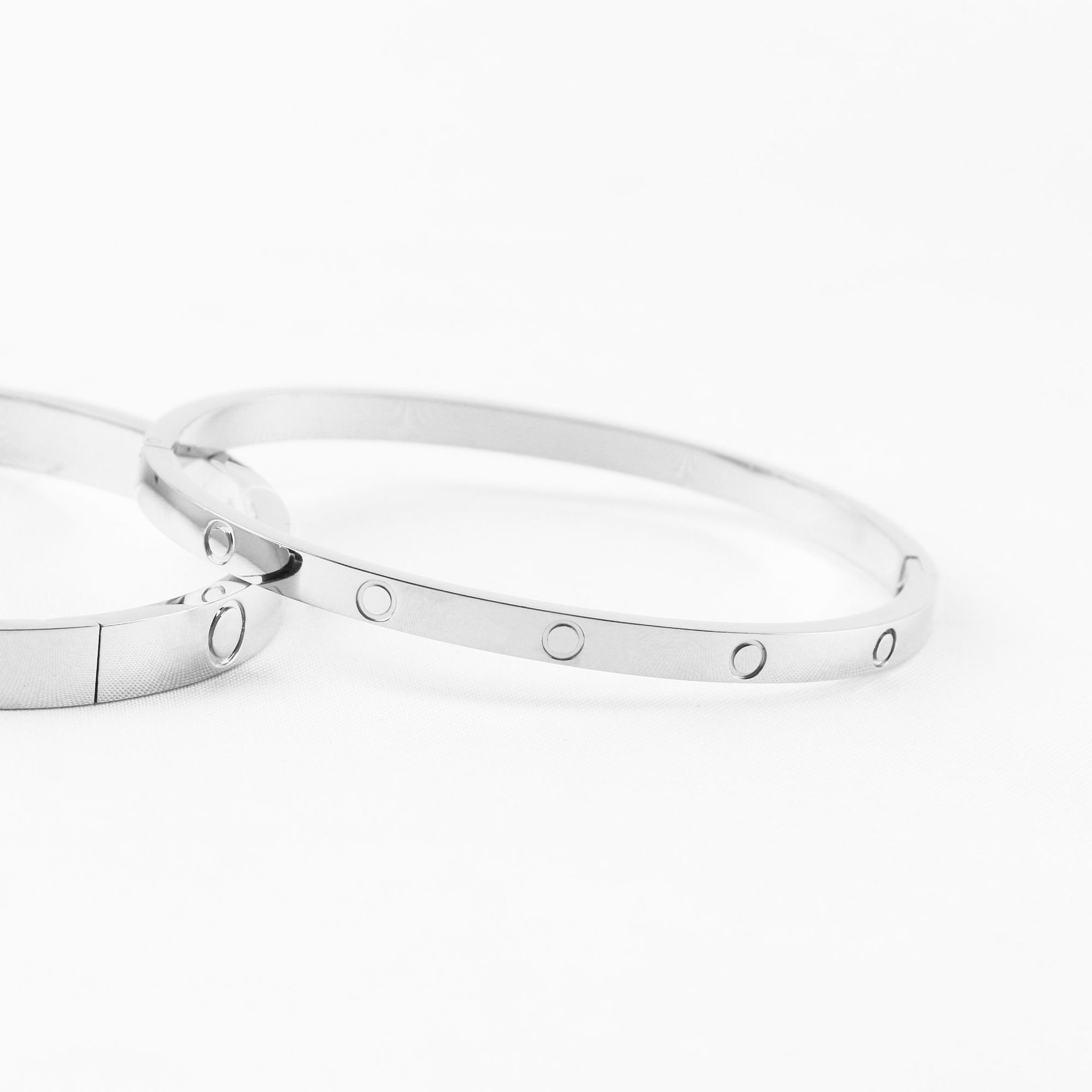 国境を越えて人気の高い留め金式ブレスレット、ダイヤモンド付きブレスレット、幅広・幅狭バージョン、18金チタン鋼ブレスレット、工場直送