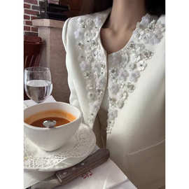 2025年时尚新款显瘦气质系列春田花花同学会白色手工花朵小香外套