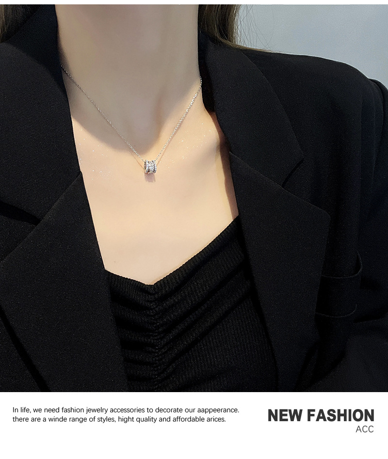 Fashion Geometric Zircon Titanium Steel Necklace Design Sense Temperament All-match Pendant Cold Wind Personality Clavicle Chain display picture 5