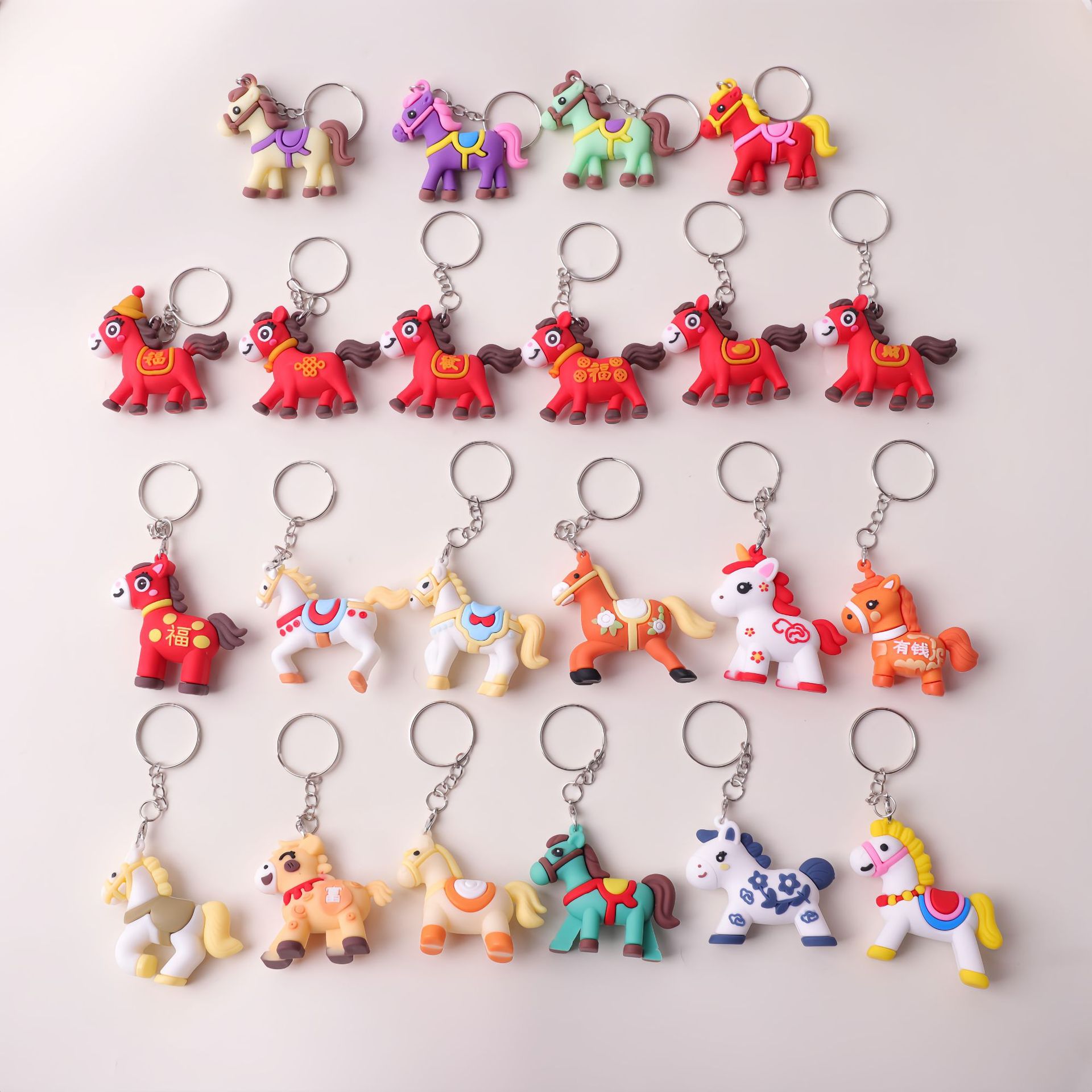 Nuevos productos transfronterizos 2026 Año Nuevo Zodiac caballo muñeca llavero colgante llavero de dibujos animados bolsas colgantes pequeños regalos