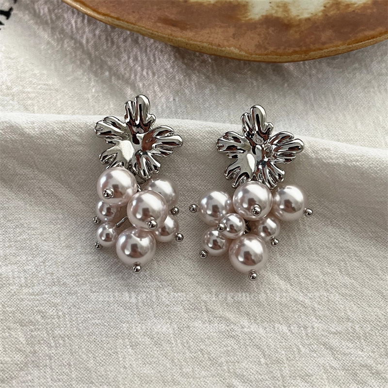 Manta Rose-colored Grape Cluster Pearl Tassel Earrings, Unique And Niche Style, 2025 New Model Earrings_voghion.com