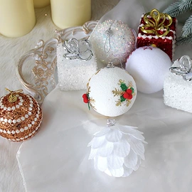 圣诞球;圣诞装饰品;节庆用品