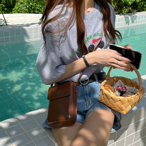 niche versatile vertical style Japanese and Korean coin mobile phone bag simple box bag retro men's and women's texture crossbody bag trend