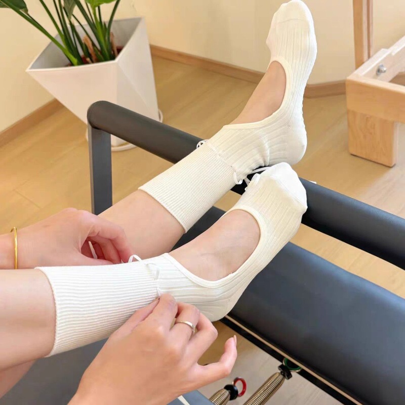 Open-toe yoga socks for women, professional non-slip indoor Pilates mid-calf socks, ballet-style dance socks Open-toe yoga socks for women, professional non-slip indoor Pilates mid-calf socks, ballet-style dance socks