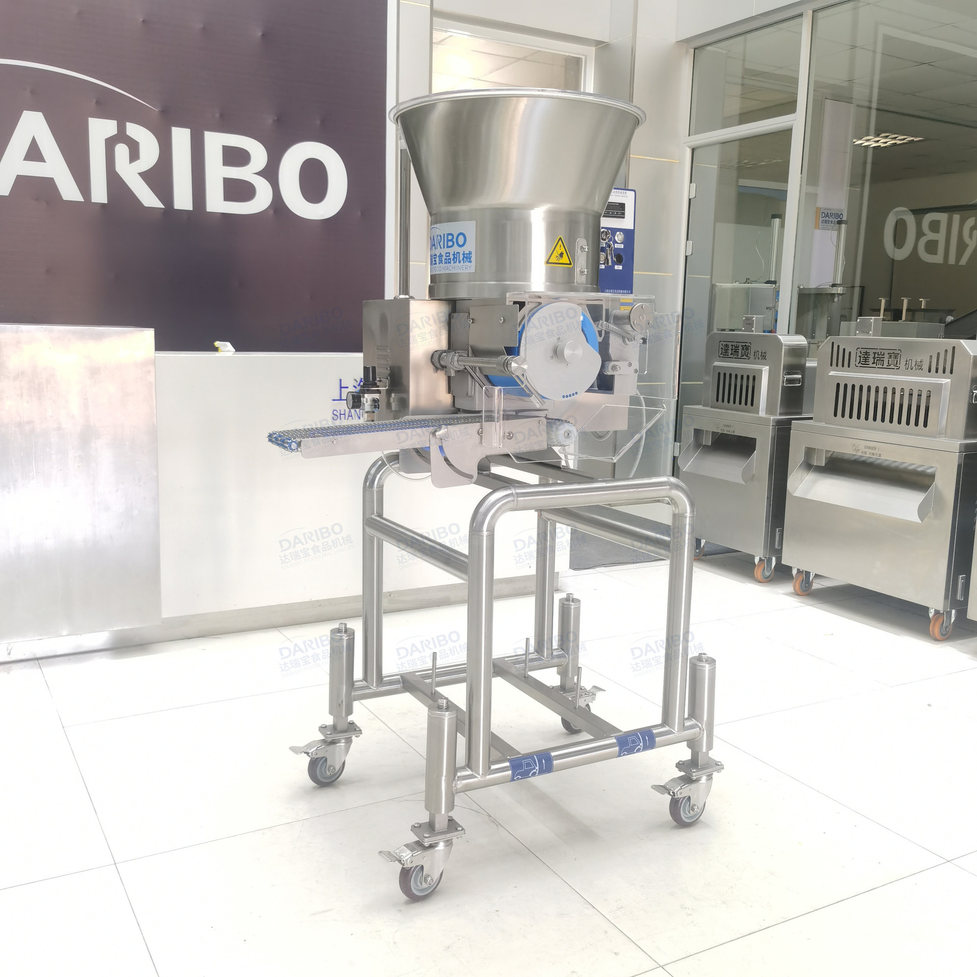 *全自动汉堡肉成型机 商用圆形薯饼机 不锈钢麦乐鸡块上校鸡块机