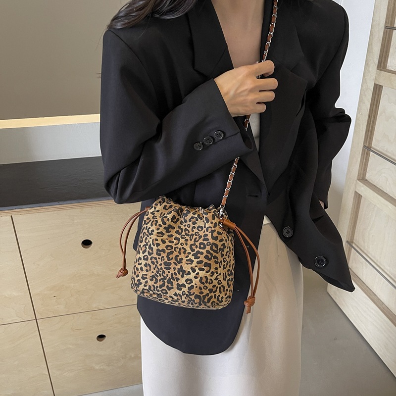 레오파드 여성용 가방 2024 휴대용 한국 버킷 가방 여성 보관 가방 국경 여성 크로스 바디 백