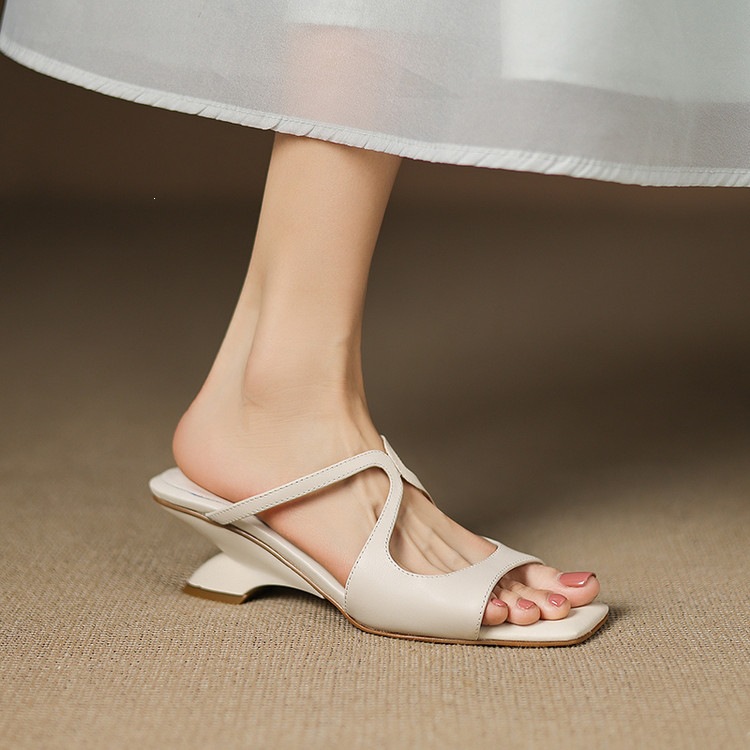 Sandal nữ da bò mũi vuông hở ngón gót lạ mắt — màu đen, màu trắng ngà, bạc chi tiết 72