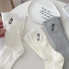 新款回形针破洞刺绣袜子女中筒袜薄款日系粗线情侣堆堆袜ins潮袜