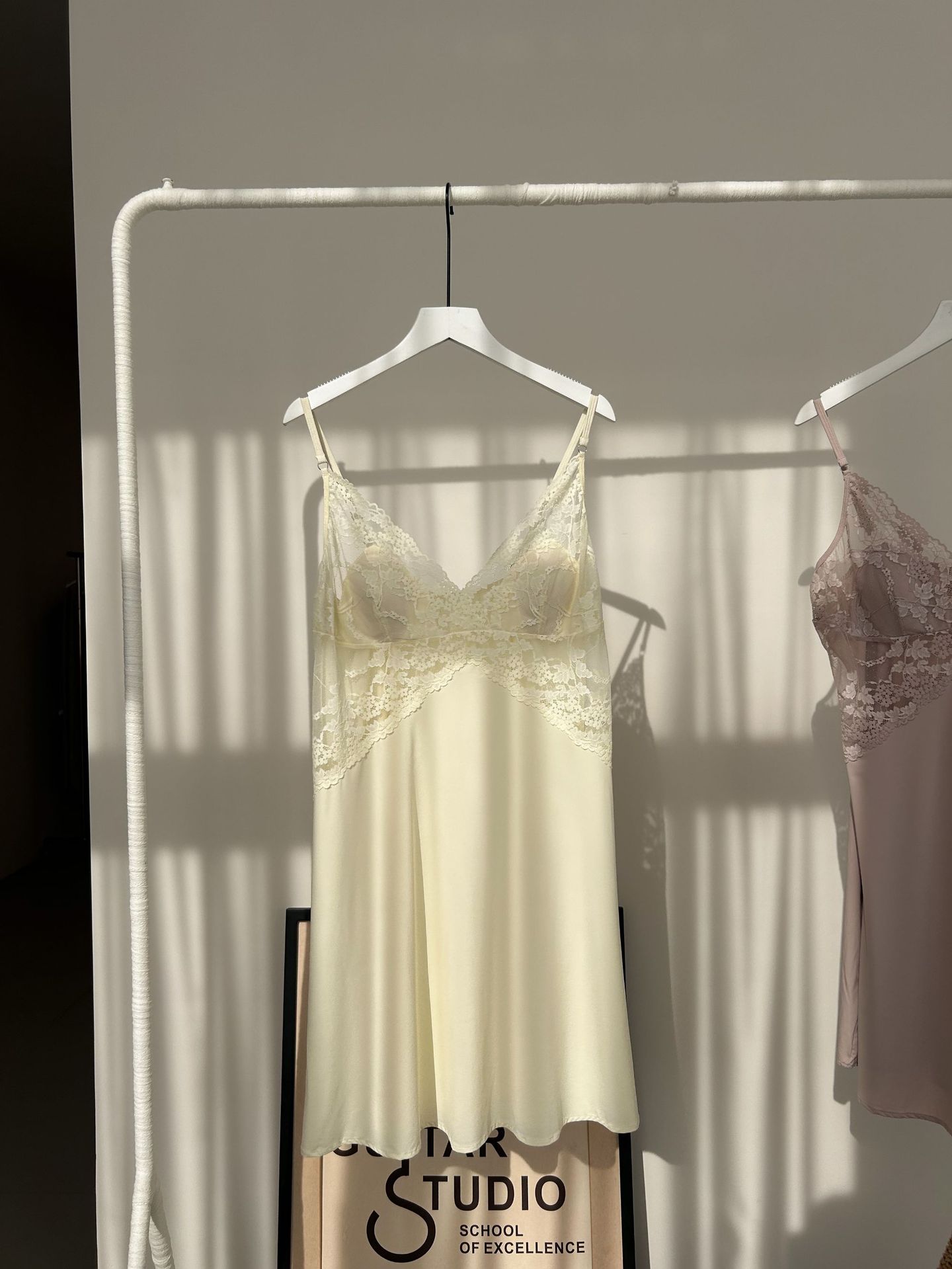 라이트 구스 옐로우