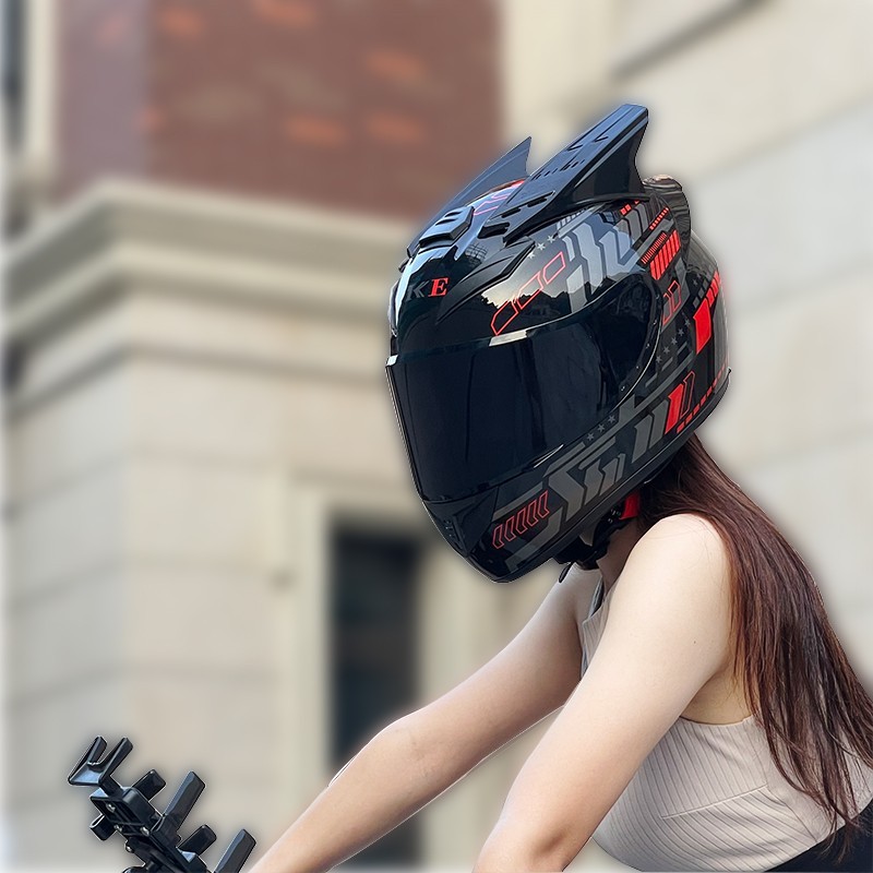 Fábrica motocicleta casco calle bicicleta casco completo hombres y mujeres Four Seasons anti-niebla personalidad invierno motocicleta eléctrica Bluetooth Knight venta al por mayor