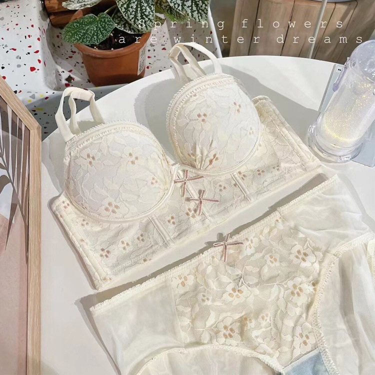 6809 Ropa interior de ajuste floral dulce para mujer, sin anillo de acero, pecho pequeño de grosor medio, conjunto de sujetador de recolección lateral en V profundo