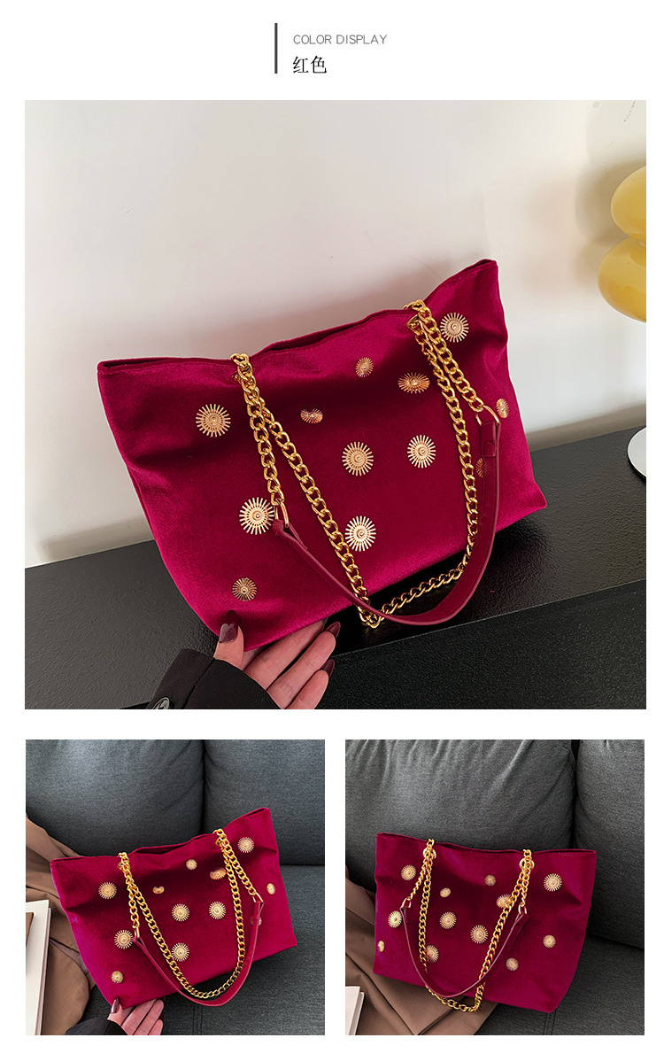 High-end and personalized hardware single-shoulder bag for women, new autumn 2024 collection, velvet chain handbag, stylish tote bag undefined