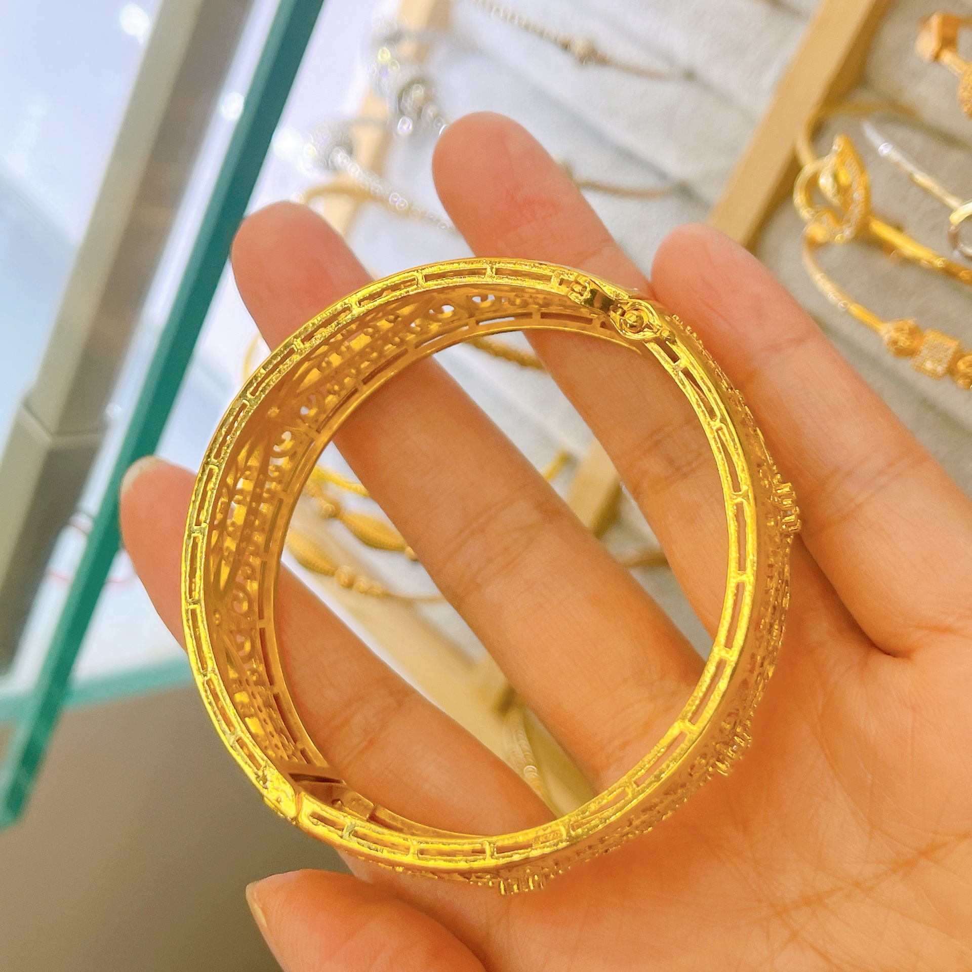 Brazalete de boda de oro abierto brazalete de boda hueco joyería de lujo ligera con diamantes de fijación de bloqueo