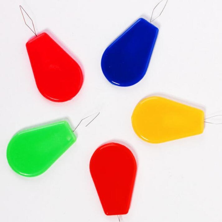 Enhebrador de gota de agua (azul/rojo por defecto)