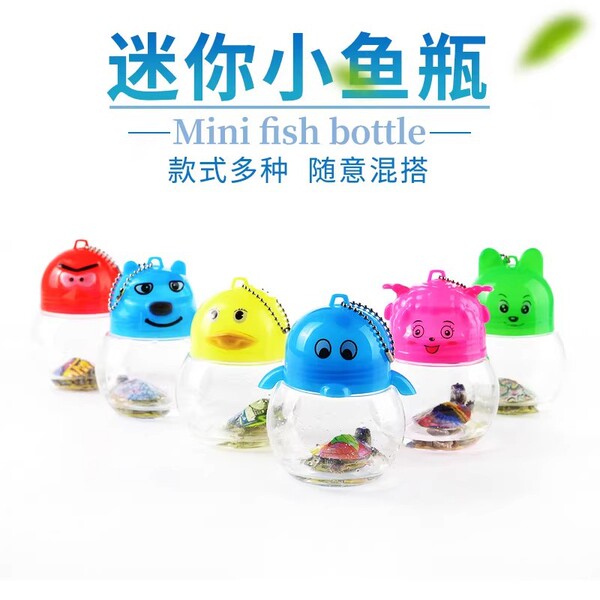 Small plastic handheld breathable aquarium