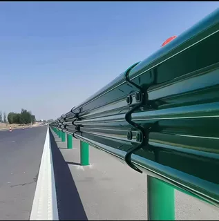 定制喷塑波形护栏 绿色防撞护栏三波双波两波护栏板道路防撞栏杆
