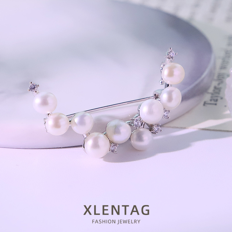 Perla de agua dulce natural broche de luna femenina alta sensación de decoración suéter broche temperamento elegante brazalete image 2