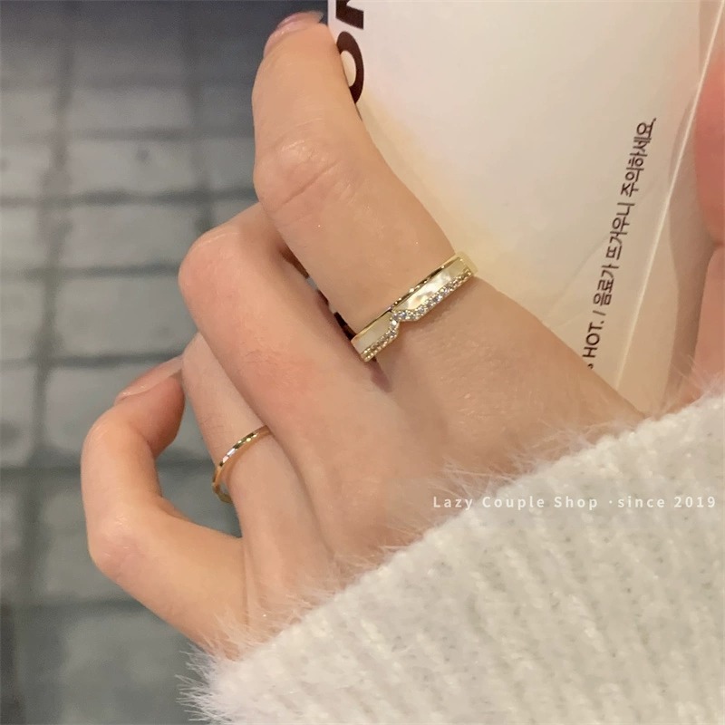 Trendige luxuriöse elegante Staperringe mit großen Buchstaben für Frauen, Nischen-High-Fashion-Ringe