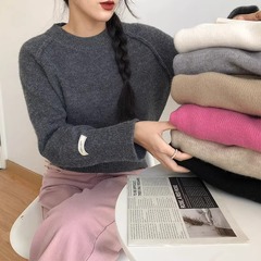 纯色圆领简约女式毛衣秋冬内搭时尚高级感长袖上衣慵懒外穿针织衫
