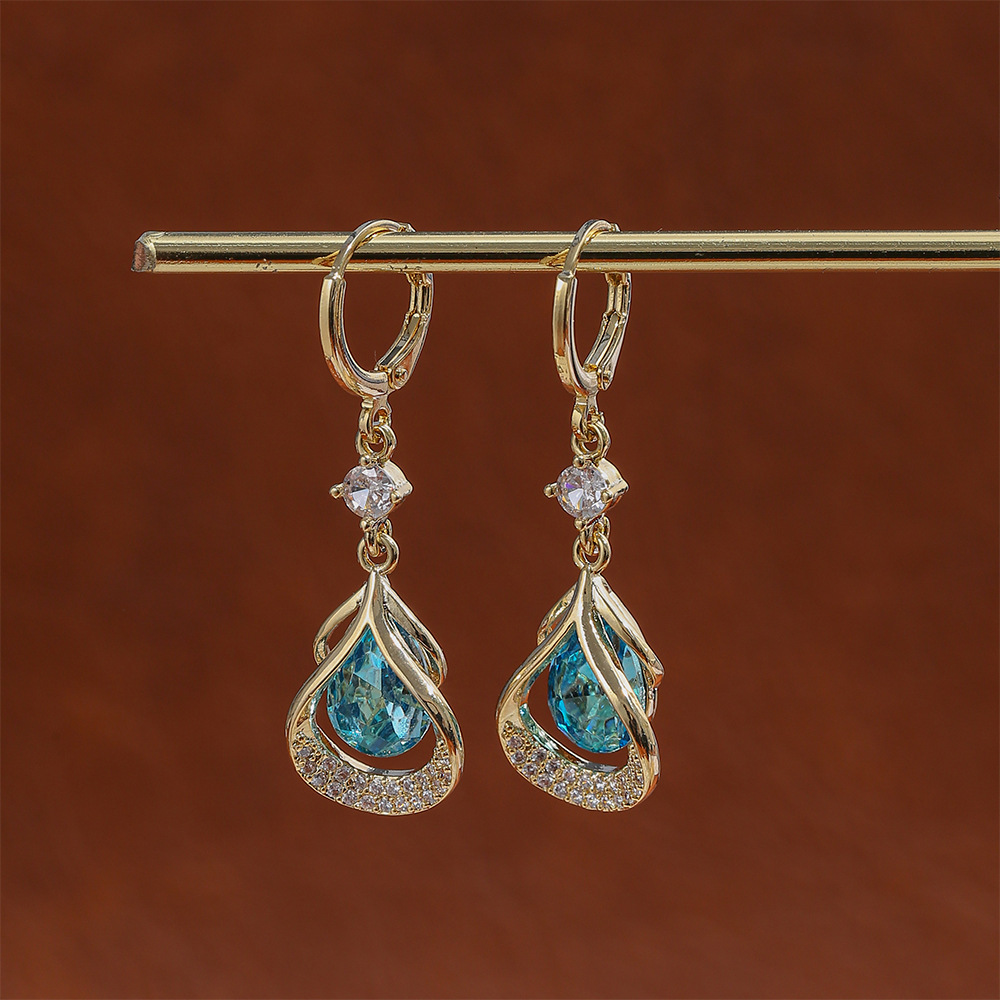 Blue crystal pendant drop-shaped