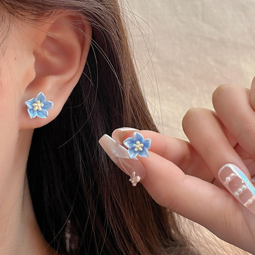 Stylish blue camellia earring, elegant and sweet, niche design, high-end sense, resin exquisite versatile earrings